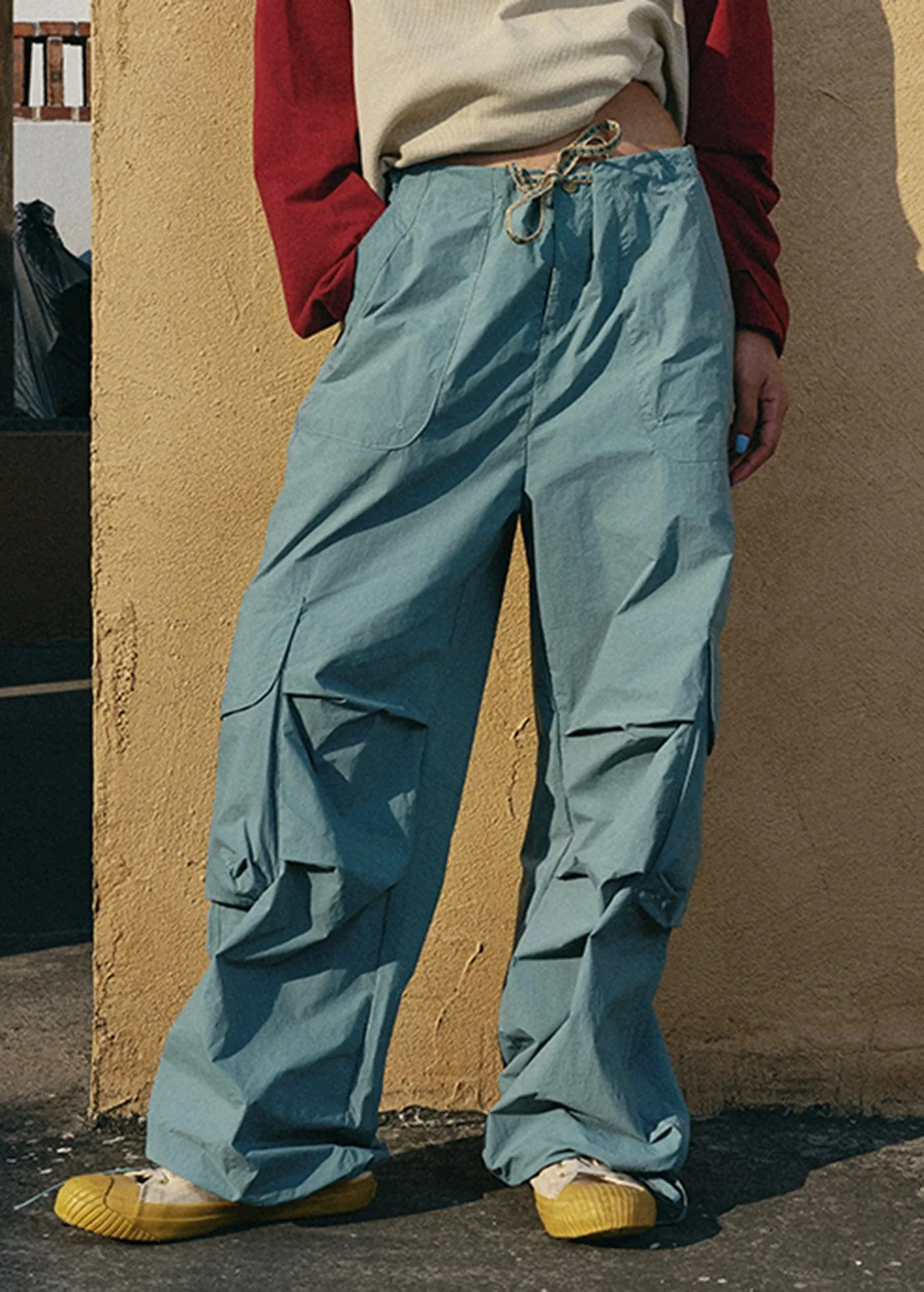 Multiple Pocket Wide-Leg Cargo Pants